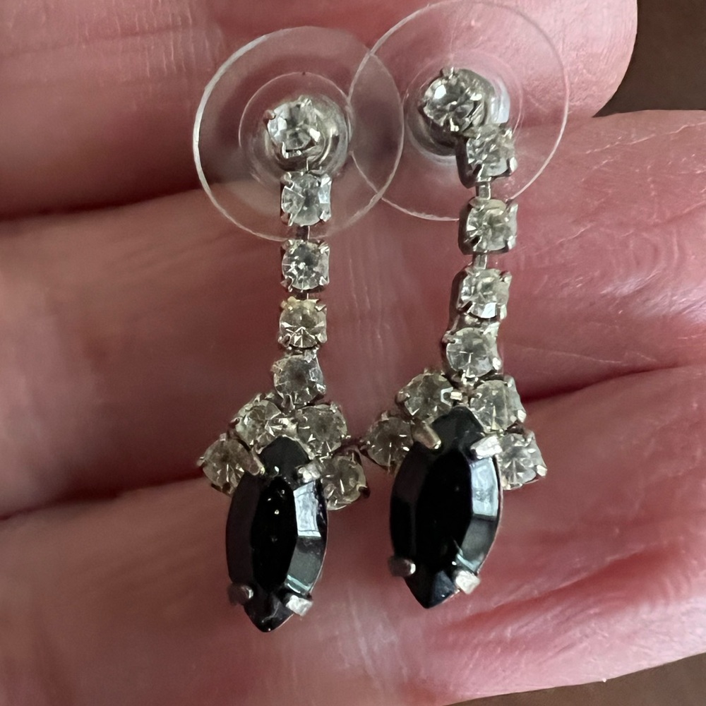 Vintage 1” long mid century clear rhinestone with black rhinestone drop earrings